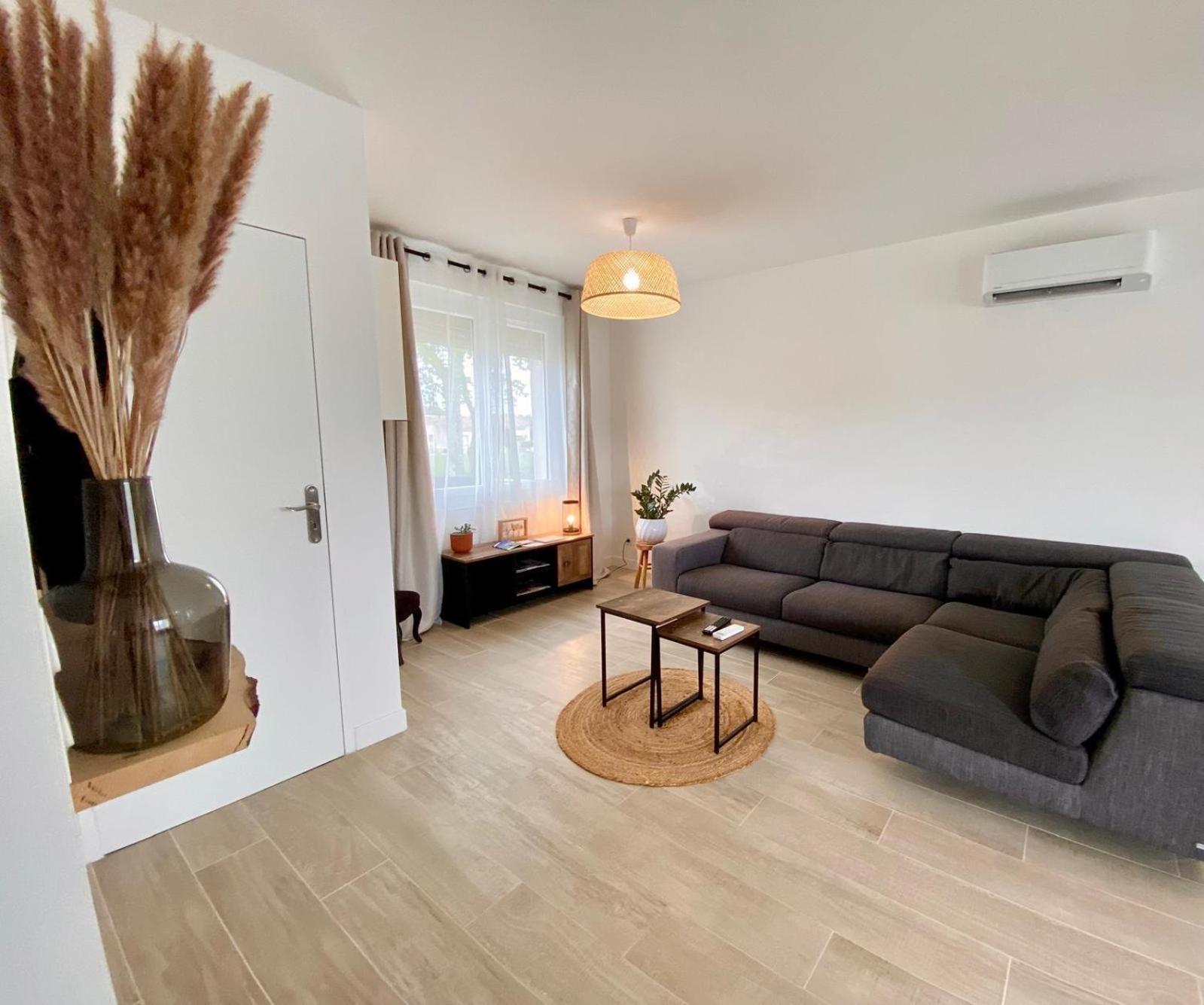 Charmante Maison, Lumineuse. Holiday home Castelnau-d'Estretefonds